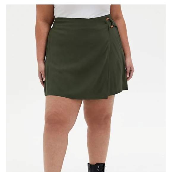 Torrid Green fold over skort  with O ring. - Picture 1 of 1